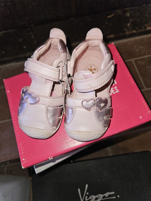 Vand sandale noi Prada, originale, marimea 18