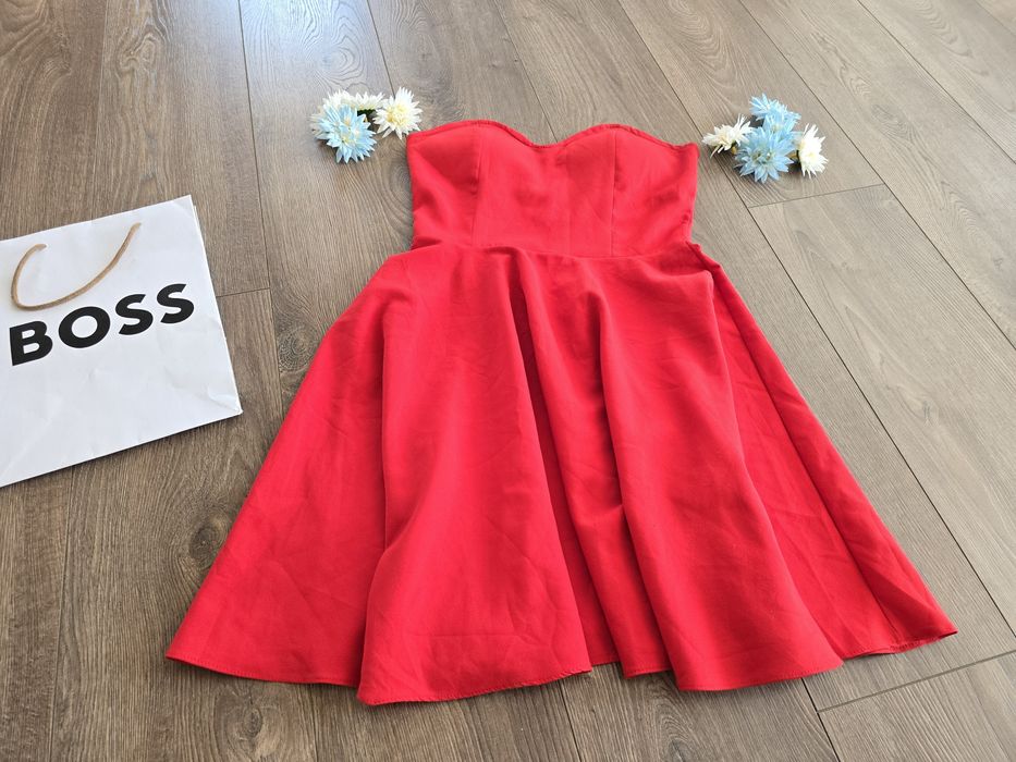 Официална червена рокля