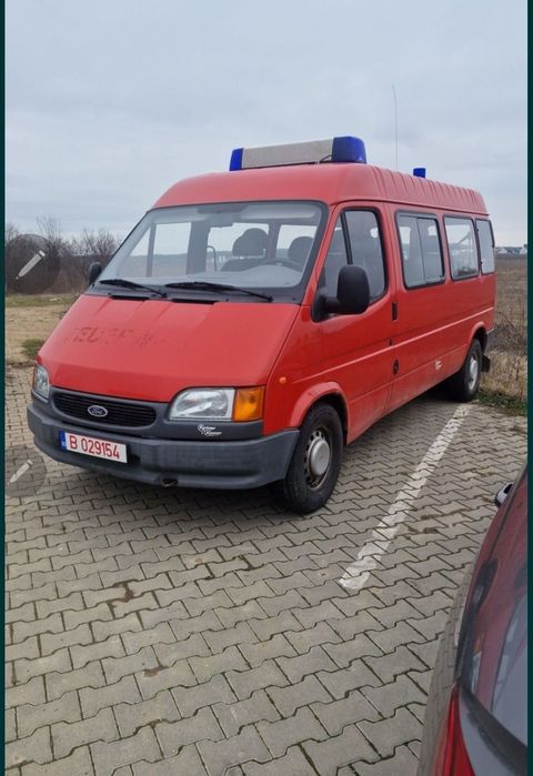 masina pompieri Ford varianta lung 8 locuri 650
Diesel 2496 cm3 
An fa