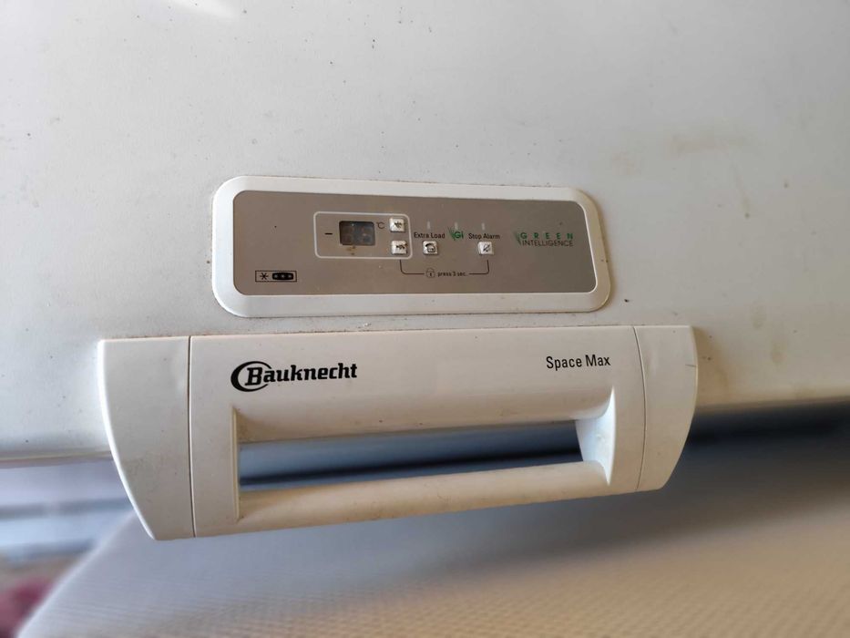 Lada frigorifica Bauknecht Mare