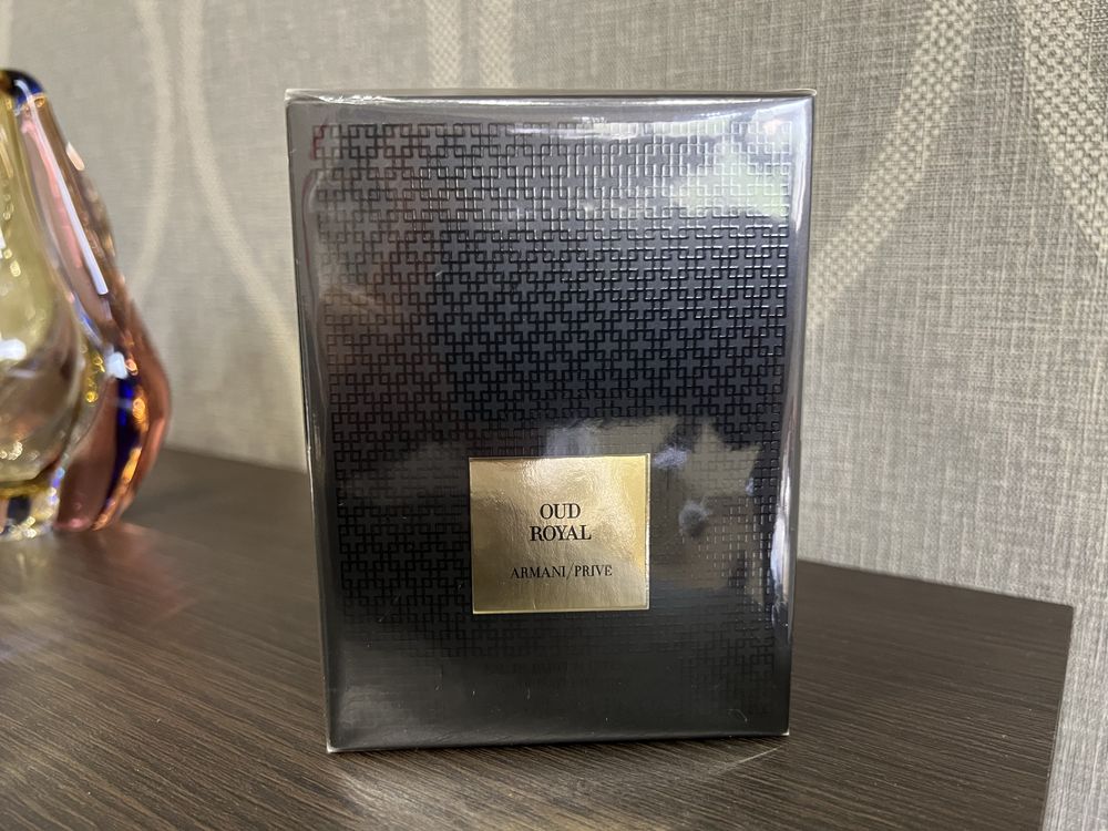 Парфюмерная вода GIORGIO ARMANI prive oud royal