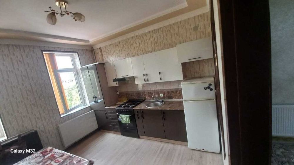 Шахар маркази Асака банк  4 хонали квартира ижарага берилади.ID: 1445
