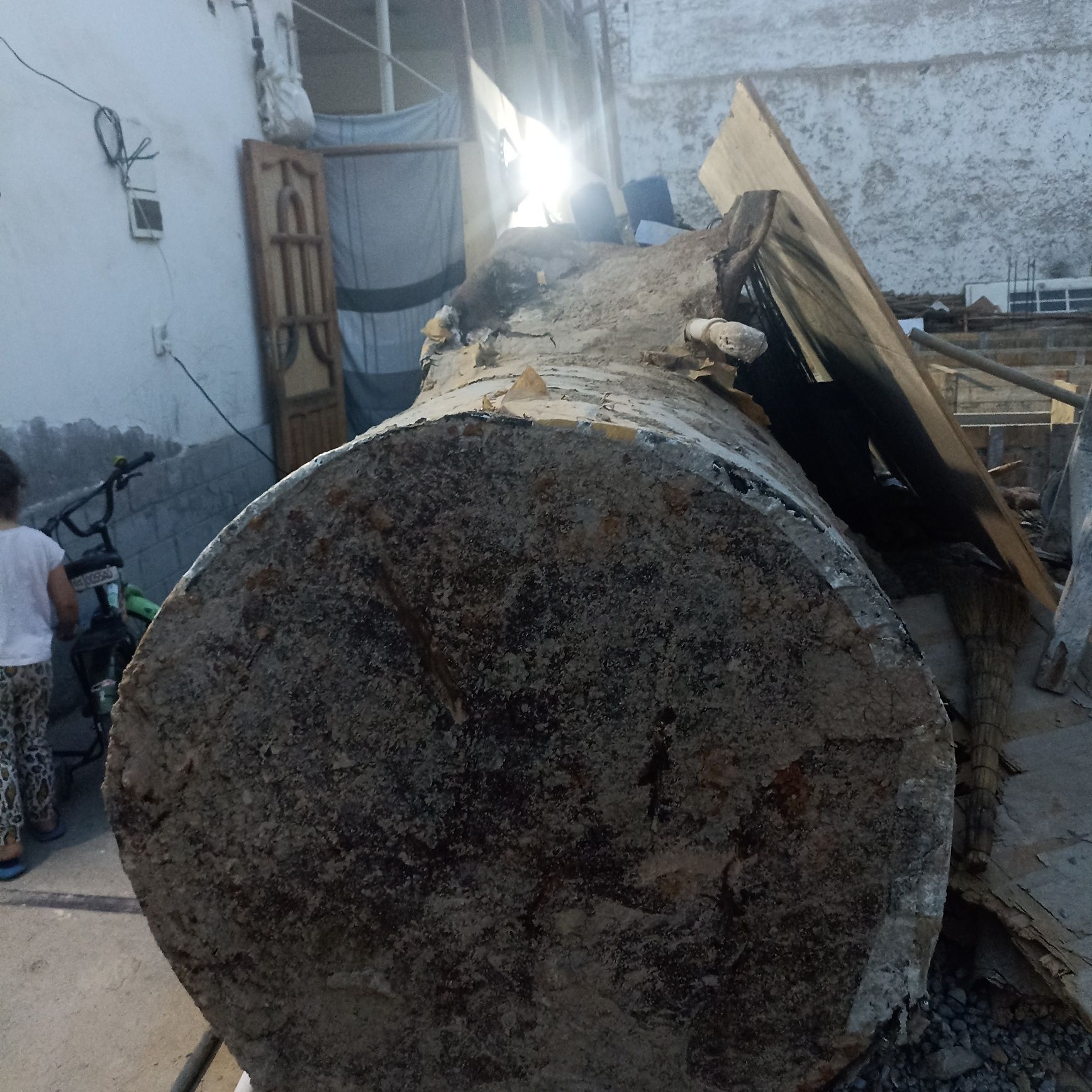 Bochka sotiladi narxi arzon 5 tonali bochka