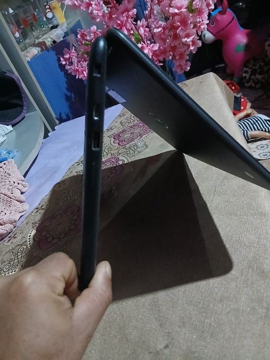 Vând chromebook 3100 2-in-1