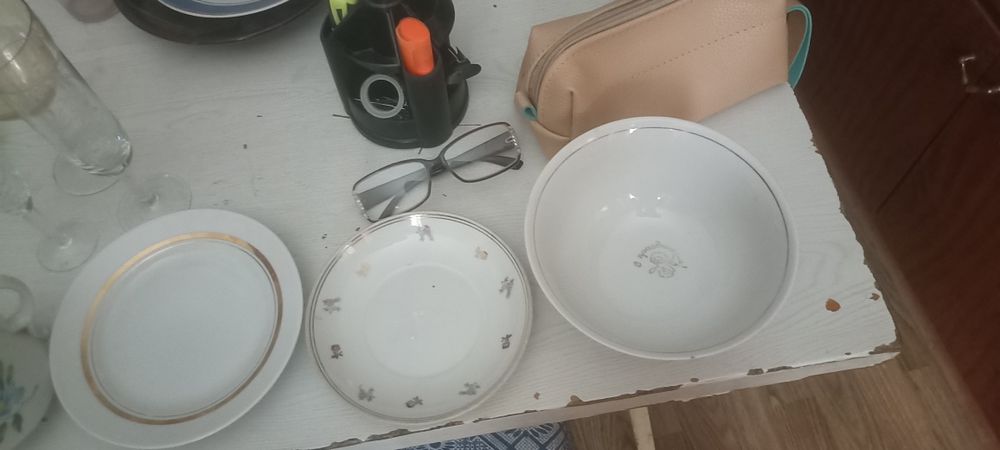 Посуда, очки для зрения +2, для телевизора +1,5, косметичка новая