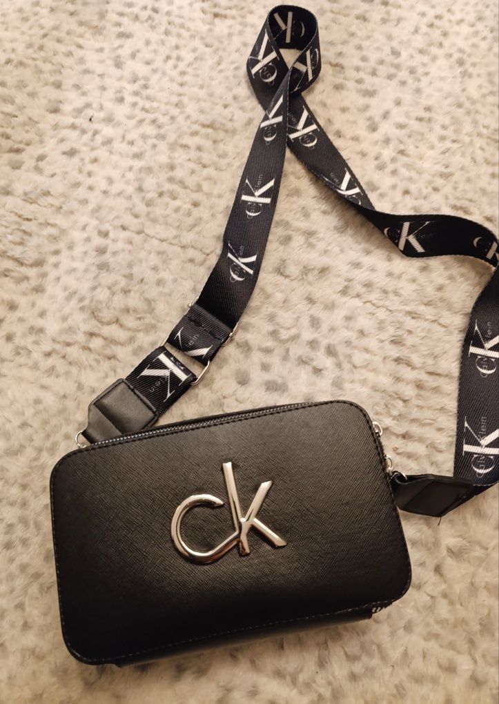 Черна чанта Calvin Klein