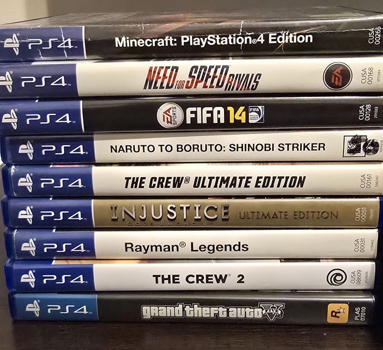 PlayStation 4 cu 2 controlere