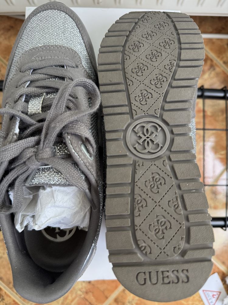 Adidasi Guess marimea 38 …………………………………..