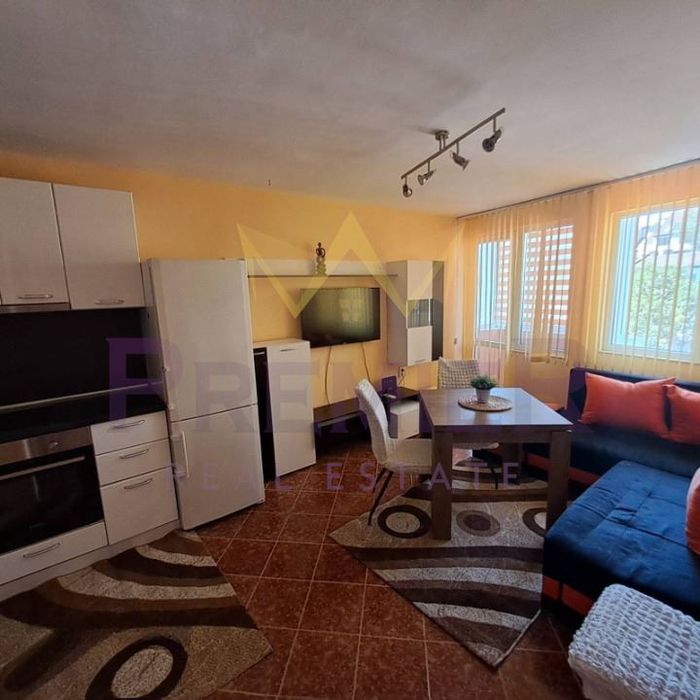 Дава се под наем Двустаен апартамент в Варна, Колхозен пазар - 50 кв.м за 510 € - Снимка #1