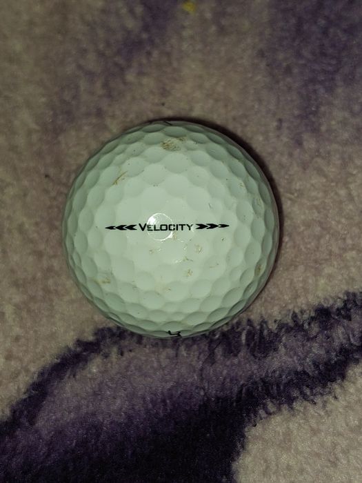 Vând minge de golf