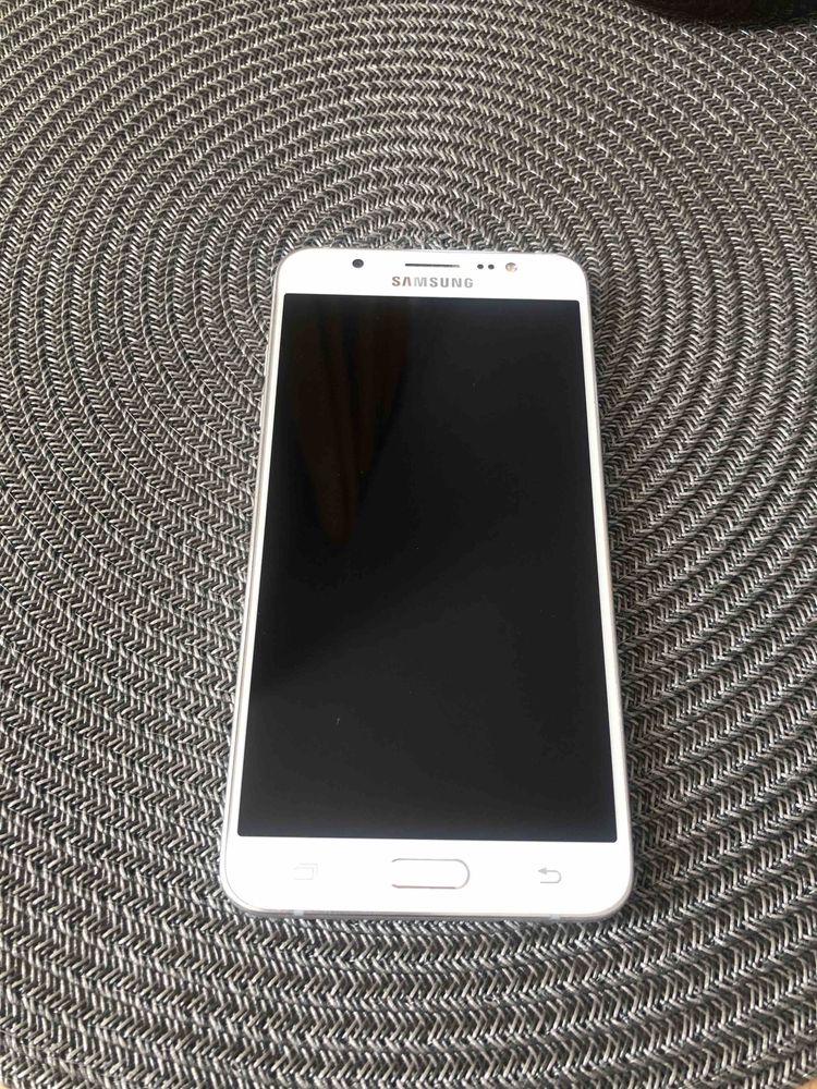 Телефон Samsung J7/2016