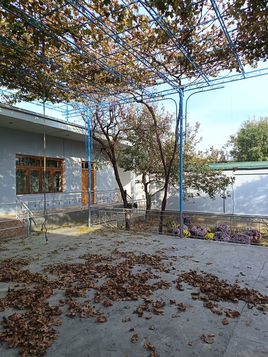 Hovli uy sotiladi tayyor