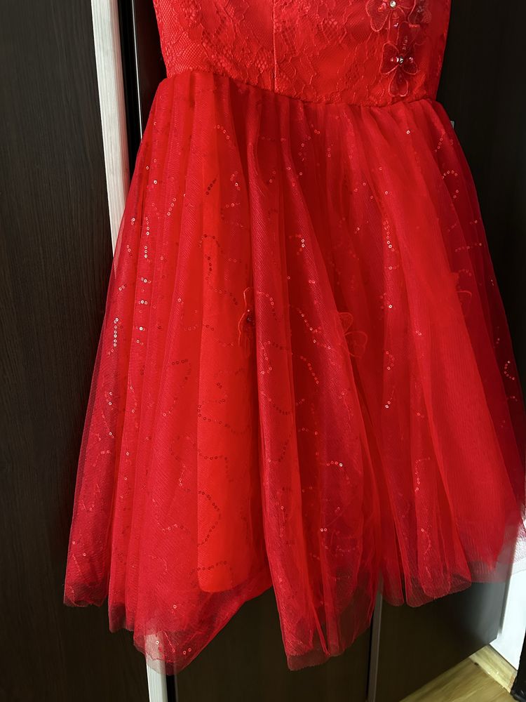 Rochie eleganta din dantela deosebita si paiete noua