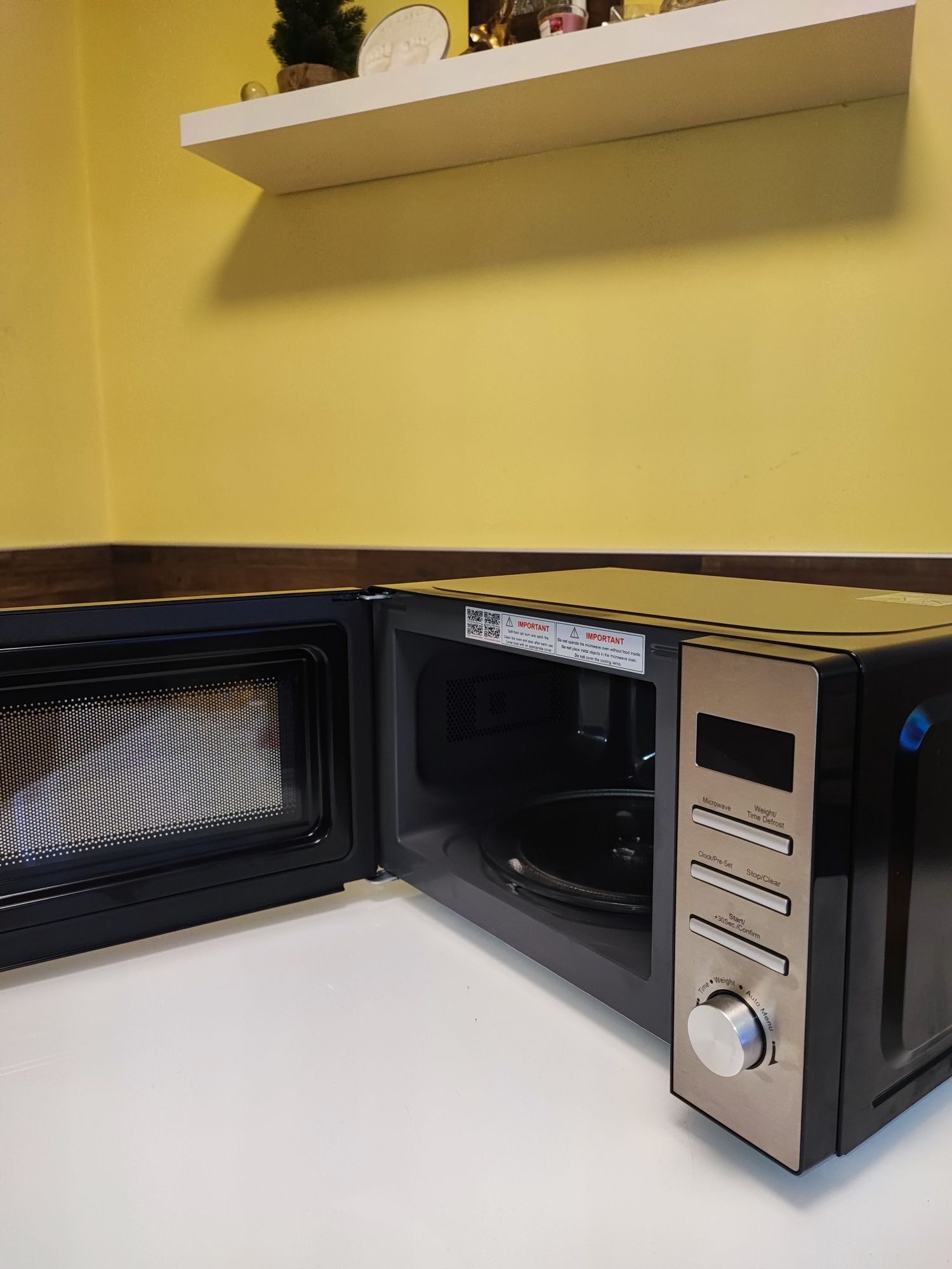 Микровълнова DeLonghi 20L. нова