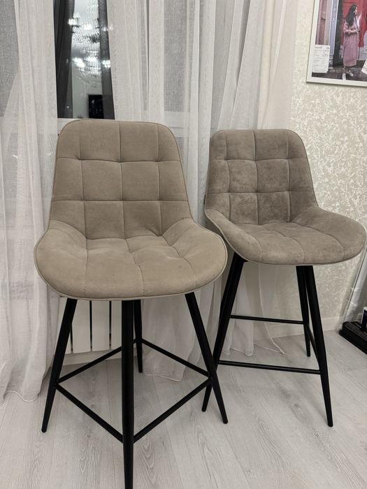 Полубарные кухонные стулья