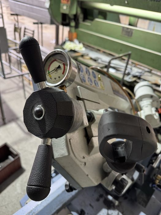 Лентоотрезна машина за метал