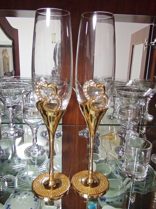 Набор рюмок и фужеров.Производство Чехия.