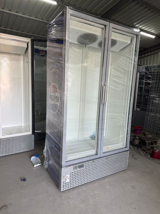 Vitrină frigorifică verticală dublă