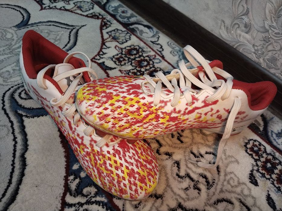 Бутсы сотилади " Adidas Predator XS "