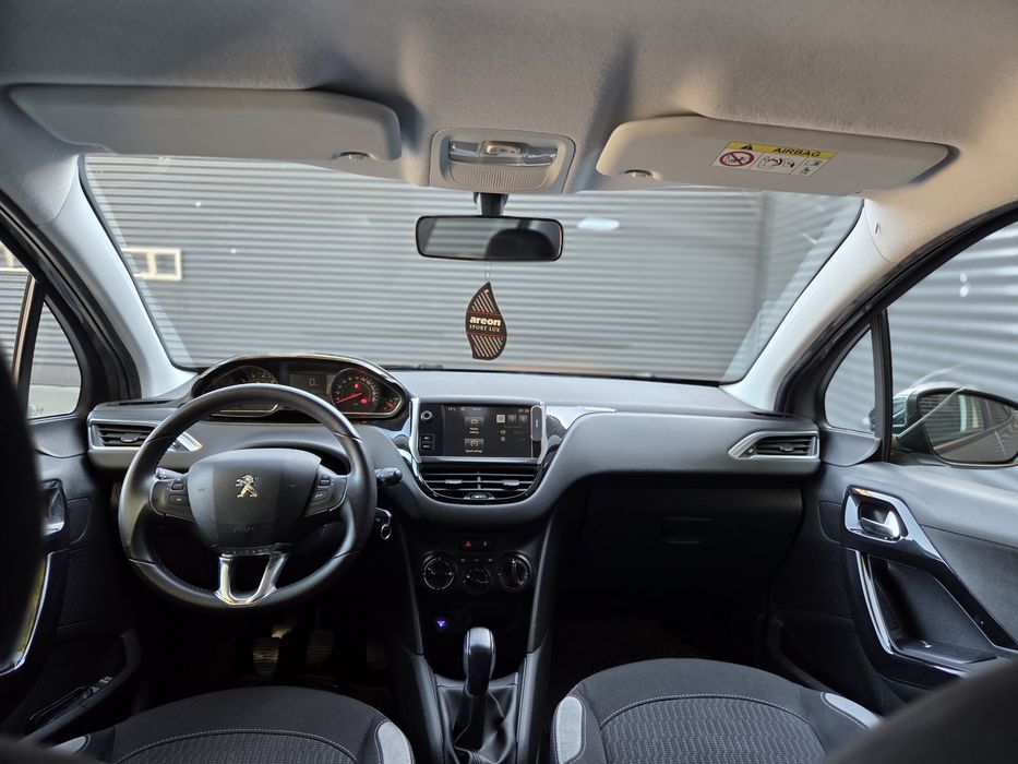 Peugeot Style 208 1.2i PureTech 82 cp an 2015