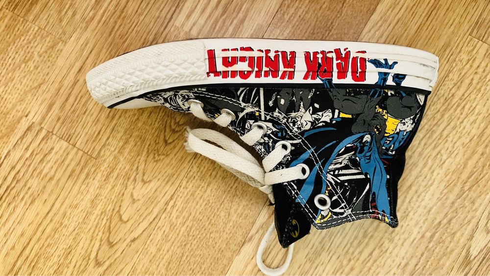 2 perechi Tenisi Converse Batman 28,5 si Superman 29, editie limitata