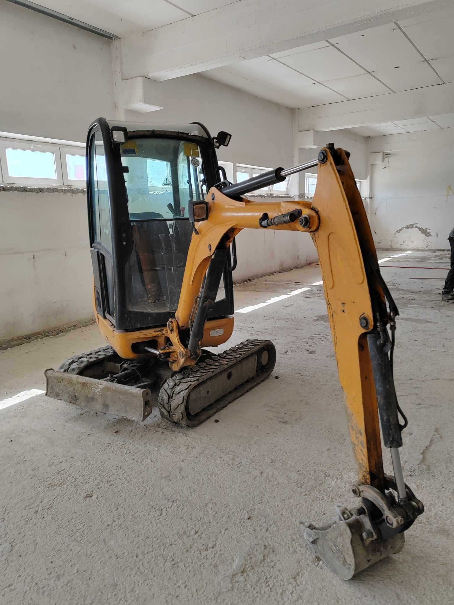 De vânzare miniexcavator JCB 1,6 to