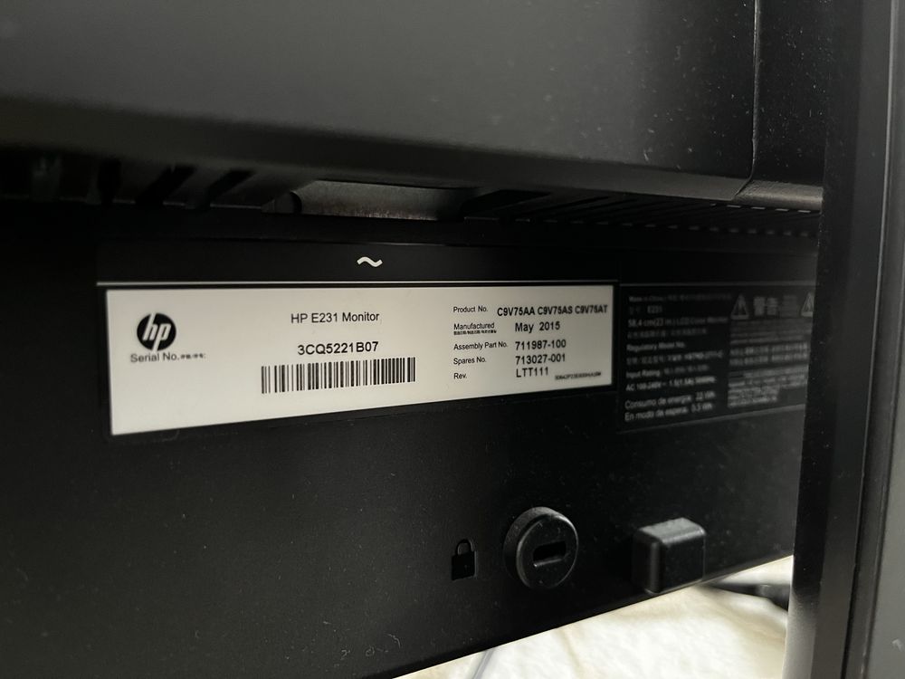Продавам монитор HP E 231