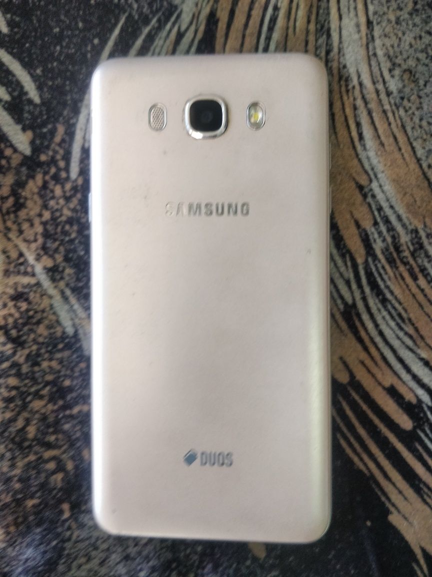 Телефон Samsung J7 (2016) J710