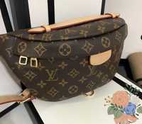 Borseta unisex Louis Vuitton, curea reglabila, saculet, etichetă