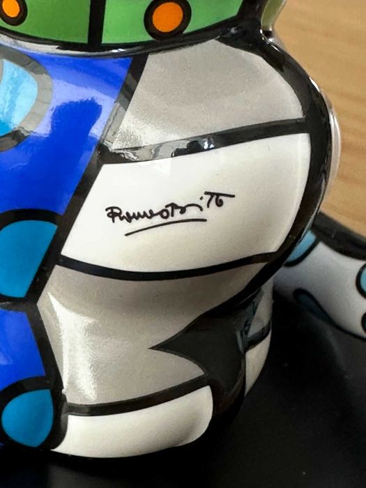 Дизайнерска порцеланова фигура