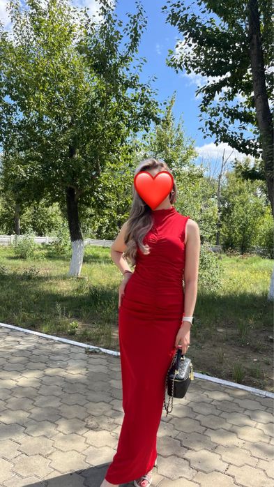 Красное обтягивающее платье