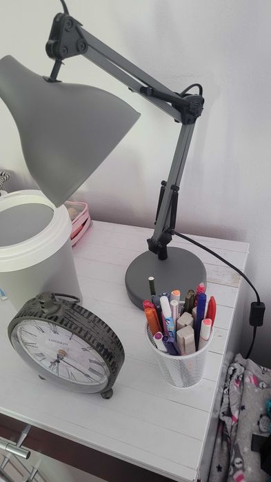 Accesorii birou lampa, ceas, cos