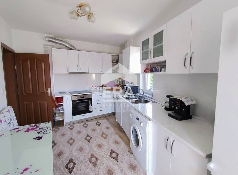 Продава просторен тристаен апартамент в Кърджали, кв. Студен кладенец