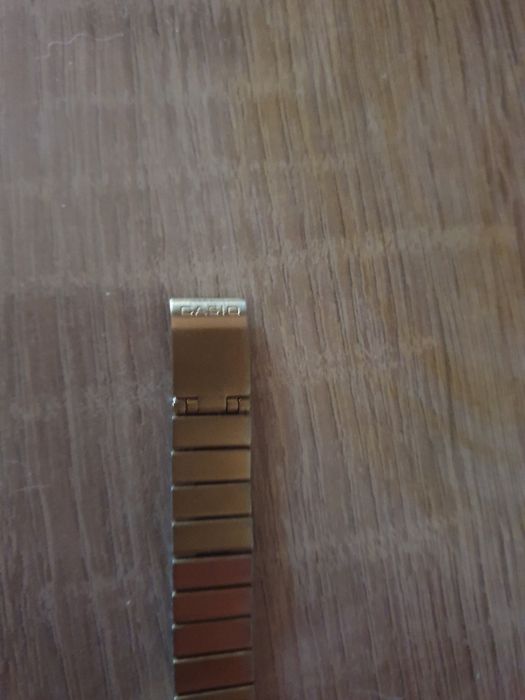 Ceas casio mic din metal auriu