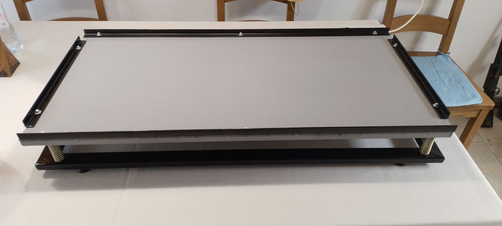 Masă vibrantă  100x40cm