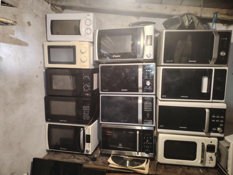 Cuptoare cu microunde Samsung Beko Deawoo Candy Electrolux alb negru