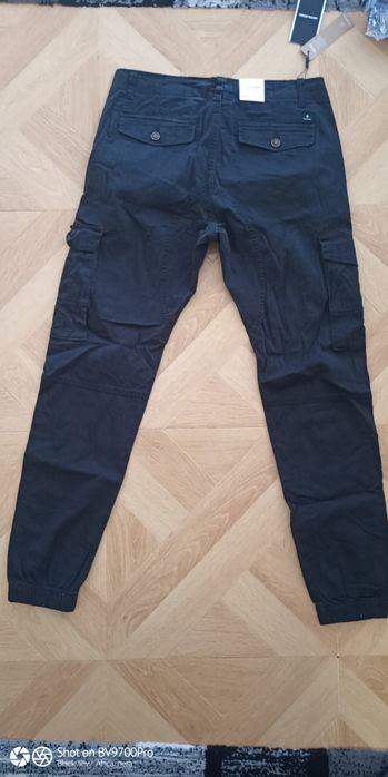 Produs nou cu etichetă