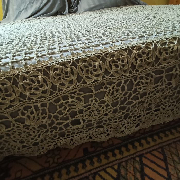 Cuvertura de pat croșetată manual