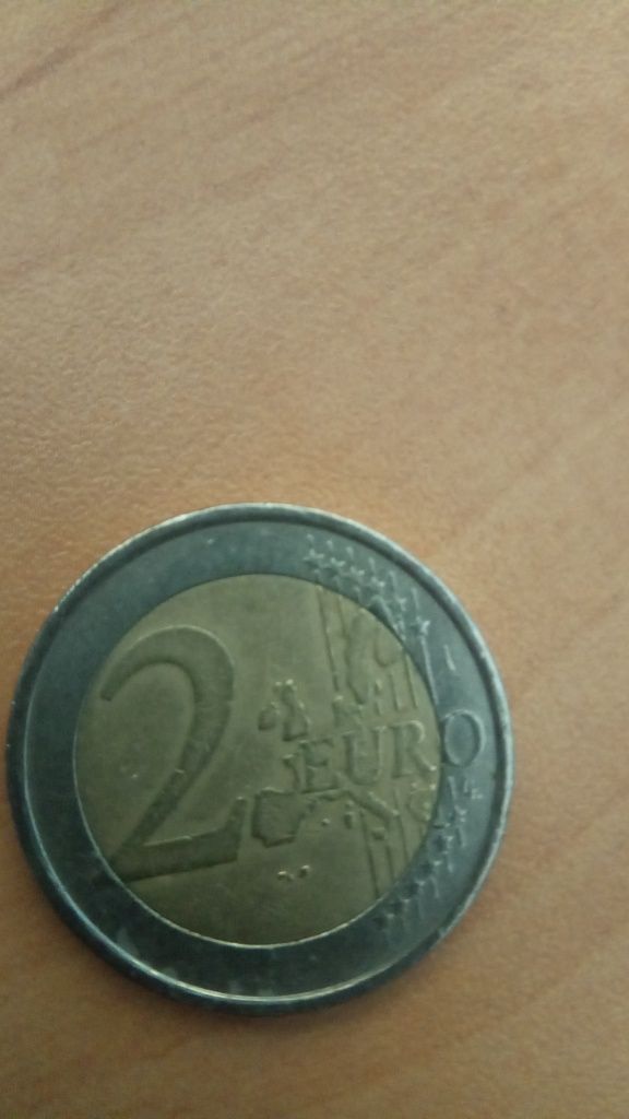 рядка 2 еврова монета+ още две