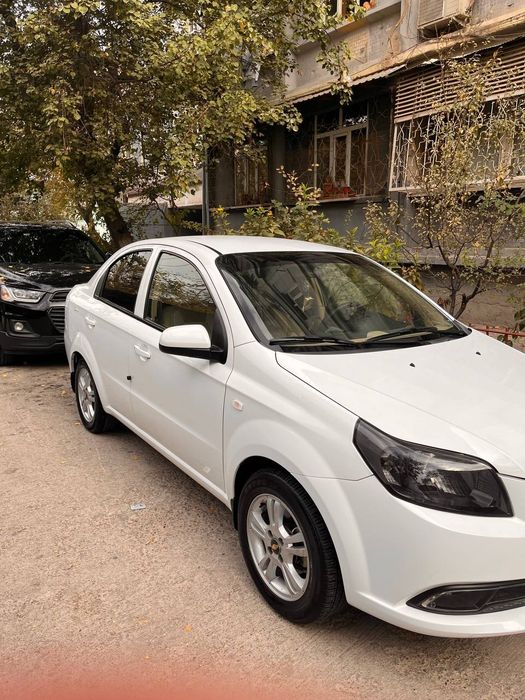 Нексия 3 автомат бежевый салон