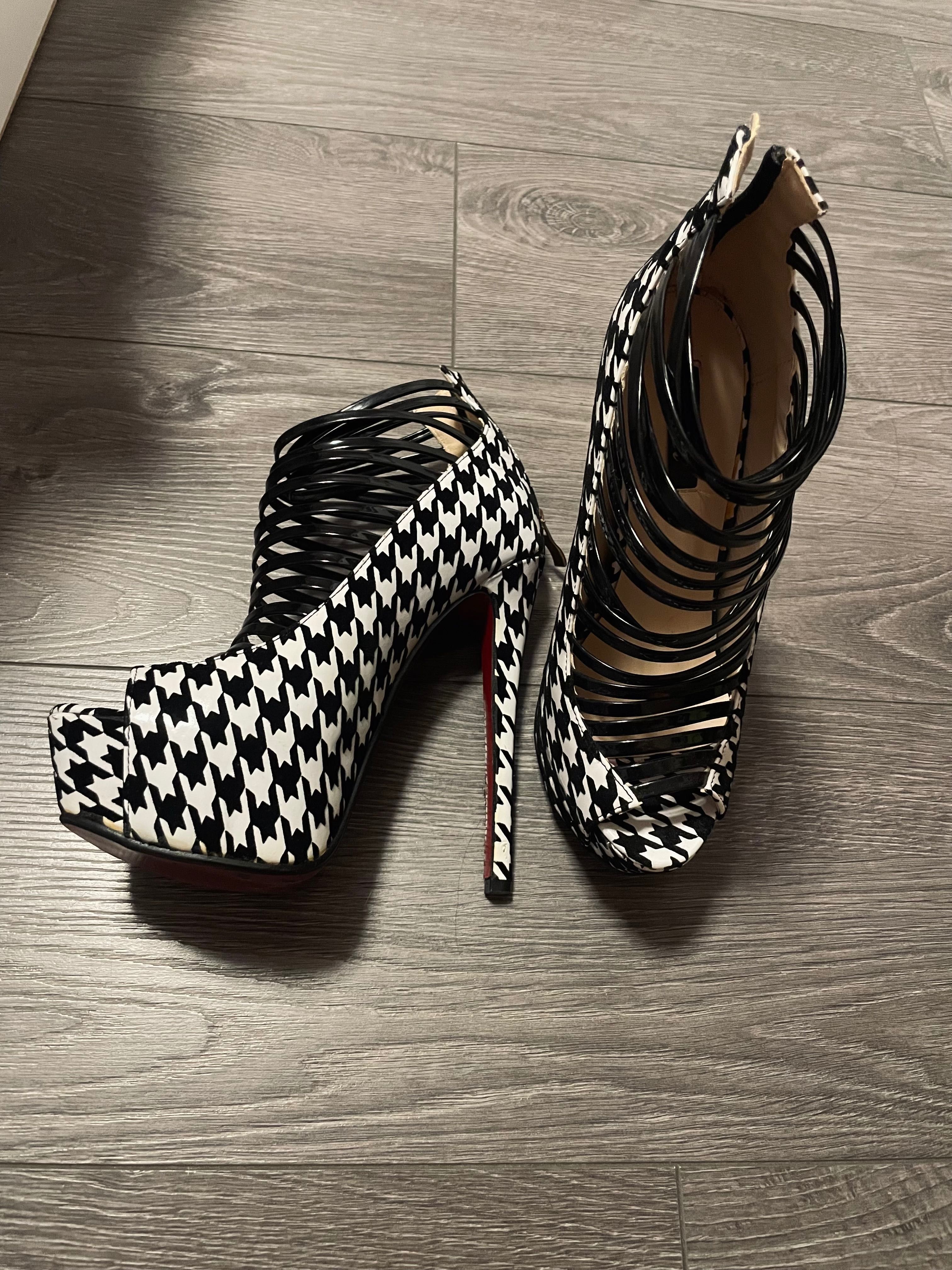 Дамски обувки с ток Christian Louboutin