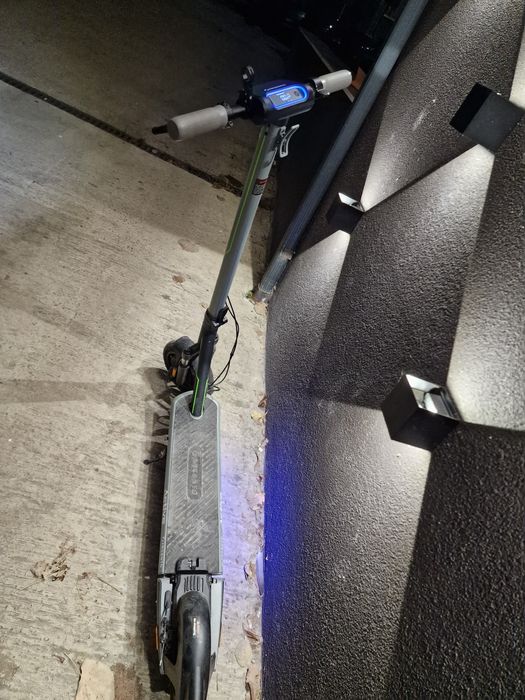 Електрическа тротинетка Argento Active – LED осветление, здрава констр