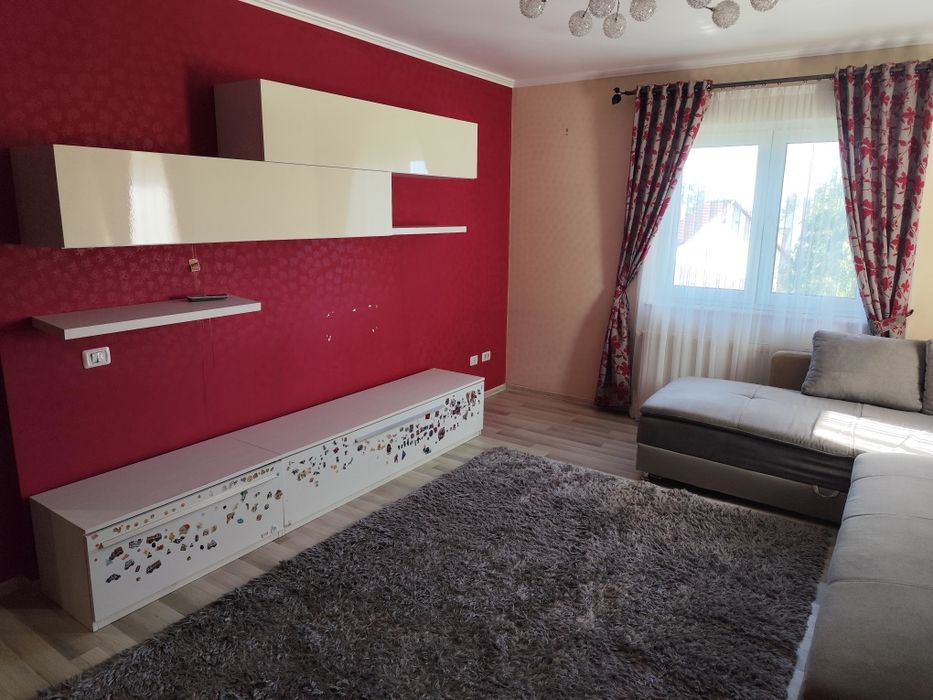 Închiriez apartament cu 2 camere