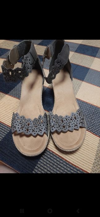 Vind sandale super comode  pentru mai multe detalii prin mesaje