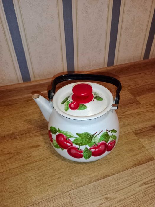 Продам чайники на 3 л в хорошем состоянии