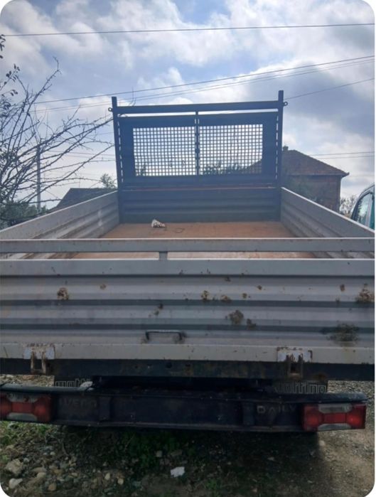 Vând Iveco roșu 2014 și Iveco alb 2005