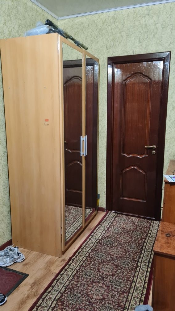 Продам шкаф в прихожую