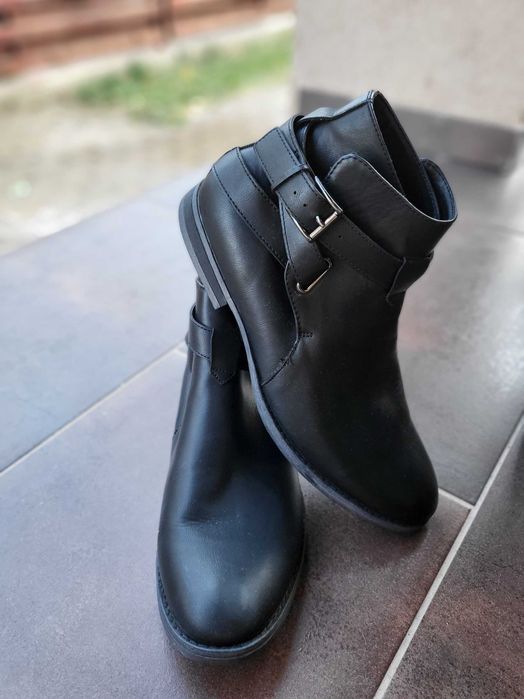 Adidasi de vanzare diferite modele