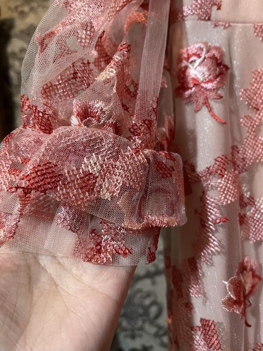 Платья вечерние гипюр