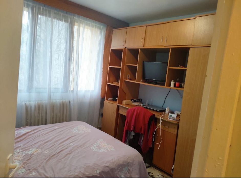 Vand apartament 3 camere decomandat zona General Christian Tell